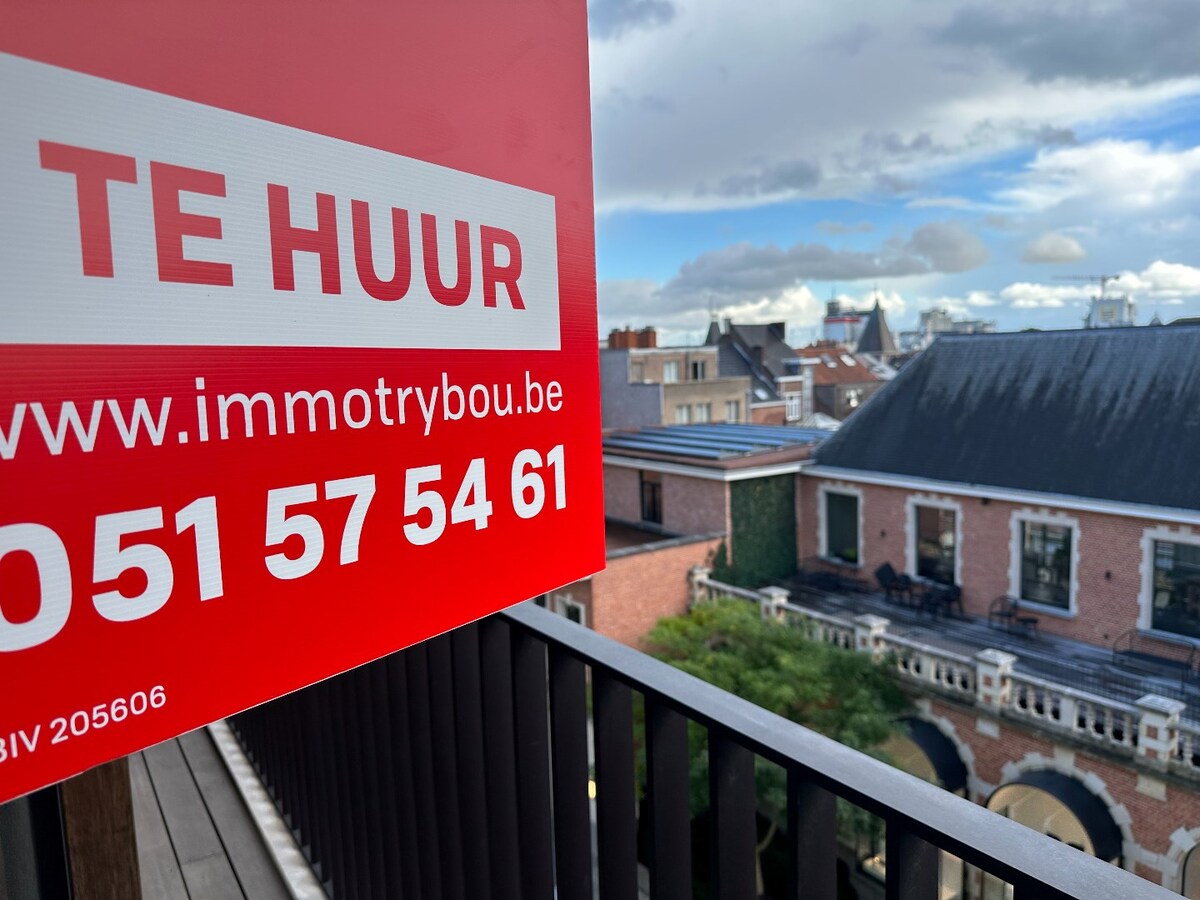 Prachtig nieuwbouwappartement op de vierde verdieping, pal in het centrum van Roeselare 