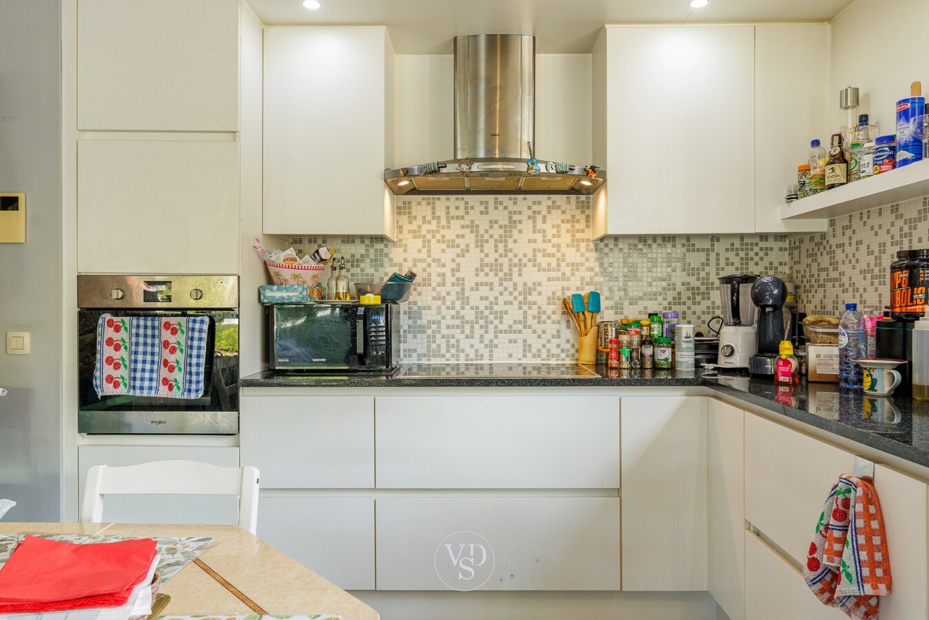 Instapklaar en lichtrijk gelijkvloers appartement 