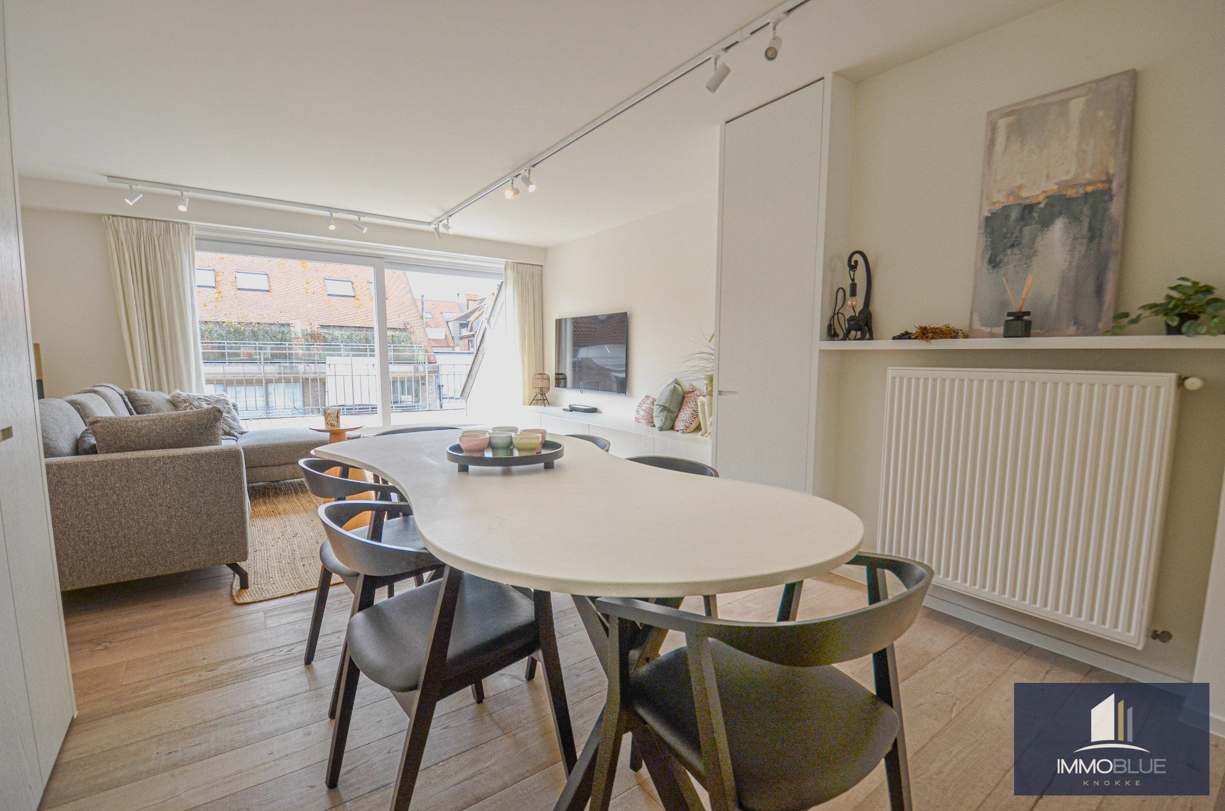 Volledig gerenoveerd appartement met twee ruime terrassen. 