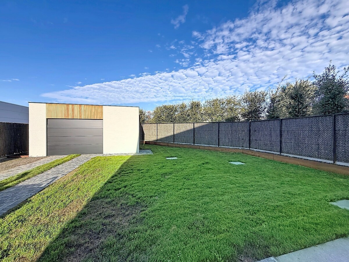 Villa te huur | onder reservatie in Izegem