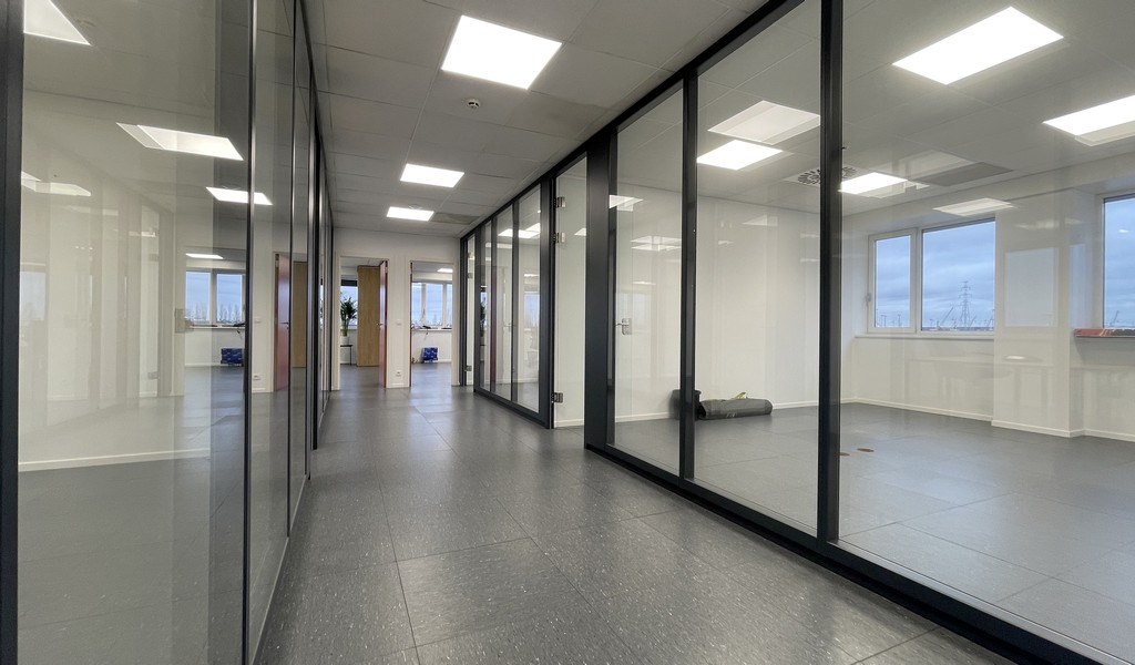 Instapklare kantoren te huur vlakbij de haven van Antwerpen