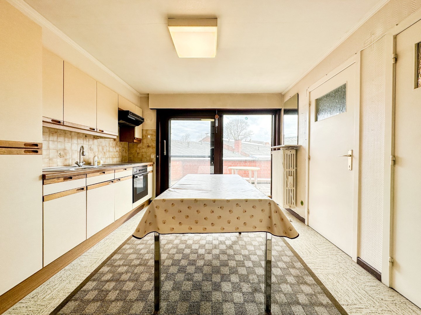 Stadswoning met potentieel, private garage, terras en tuin, mét lift, Torhout 