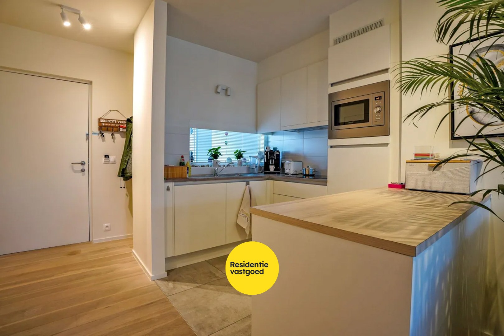 Prachtig 1-slaapkamerappartement met ruim terras (serviceflat) in Residentie Beukenhof, uniek wonen in de dorpskern van Oostduinkerke. 