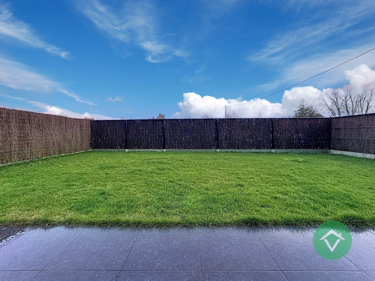 Recent halfopen nieuwbouwwoning te Koekelare. 