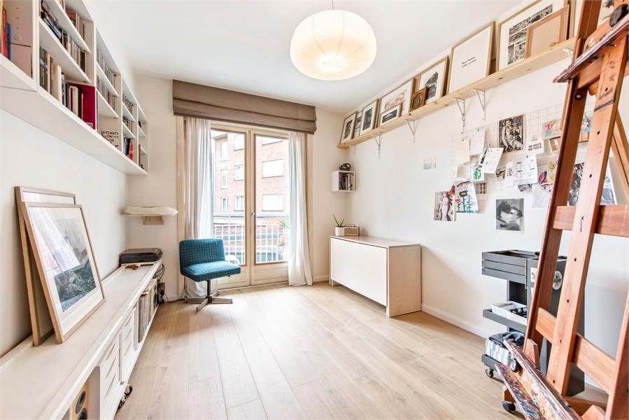 Eigentijds, volledig gerenoveerd appartement nabij Sint-Pietersstation 