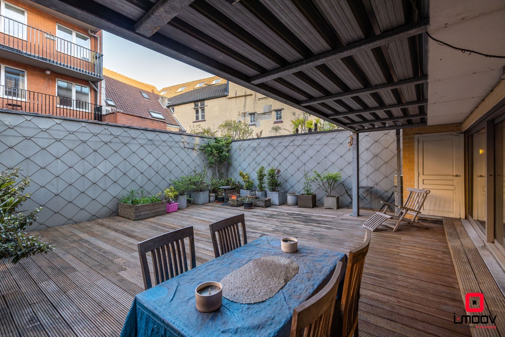 Ruim en lichtrijk appartement met uitzonderlijk terras en autostaanplaats in hartje Gent 