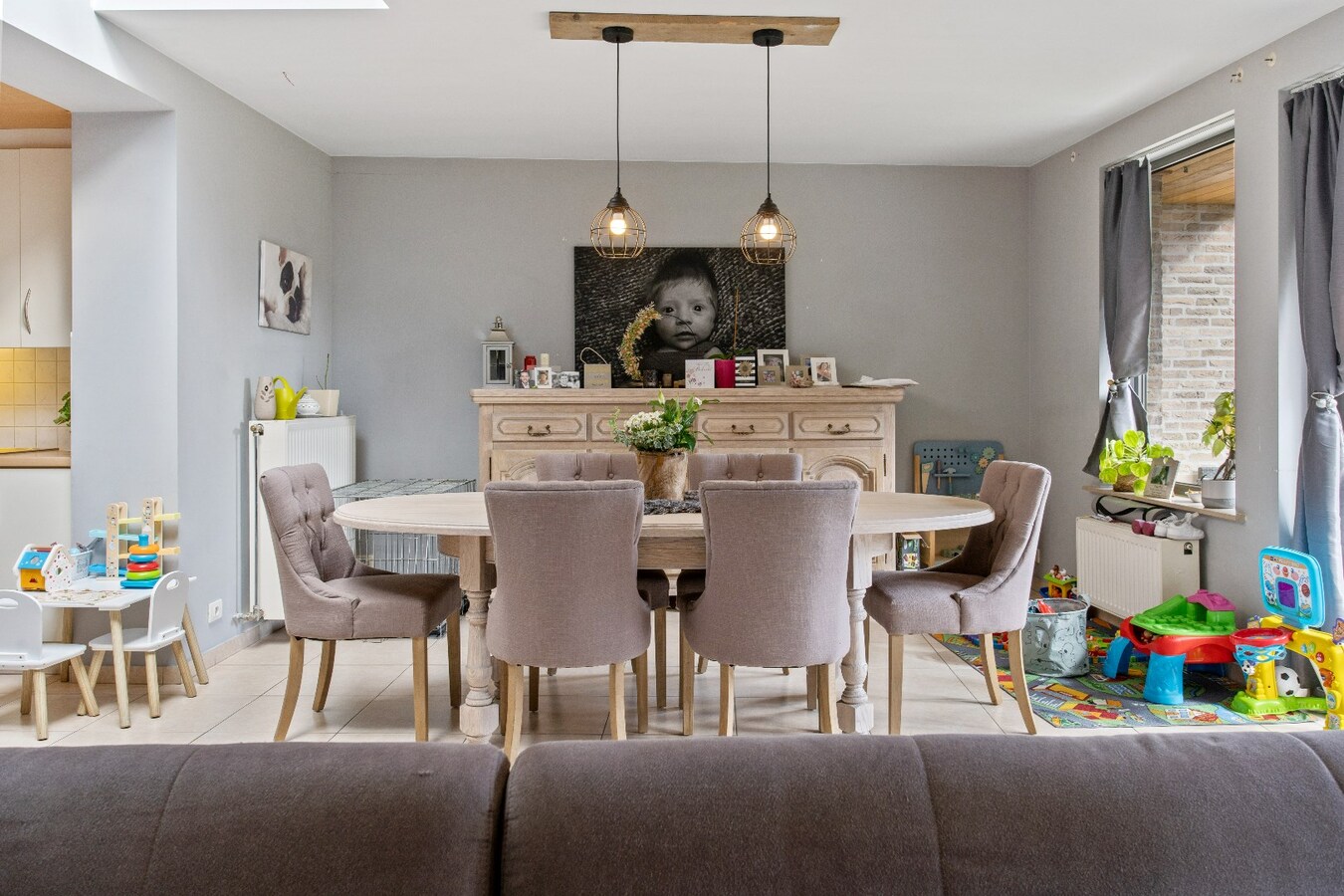 Verassend ruime woning met ruime werkplaats/garage te Houthulst 