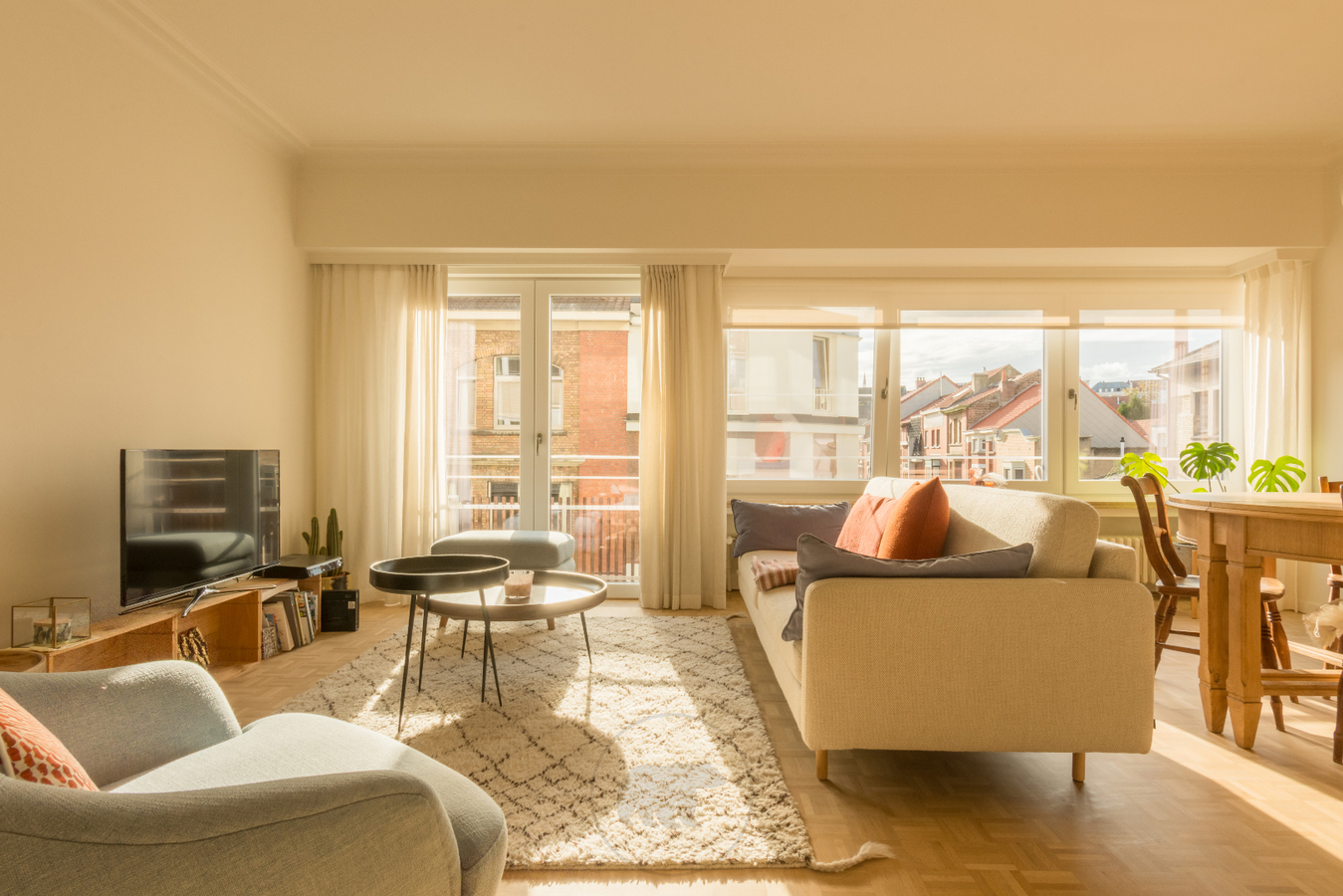 Subliem gelegen appartement met garagebox (renovatie 2020) 