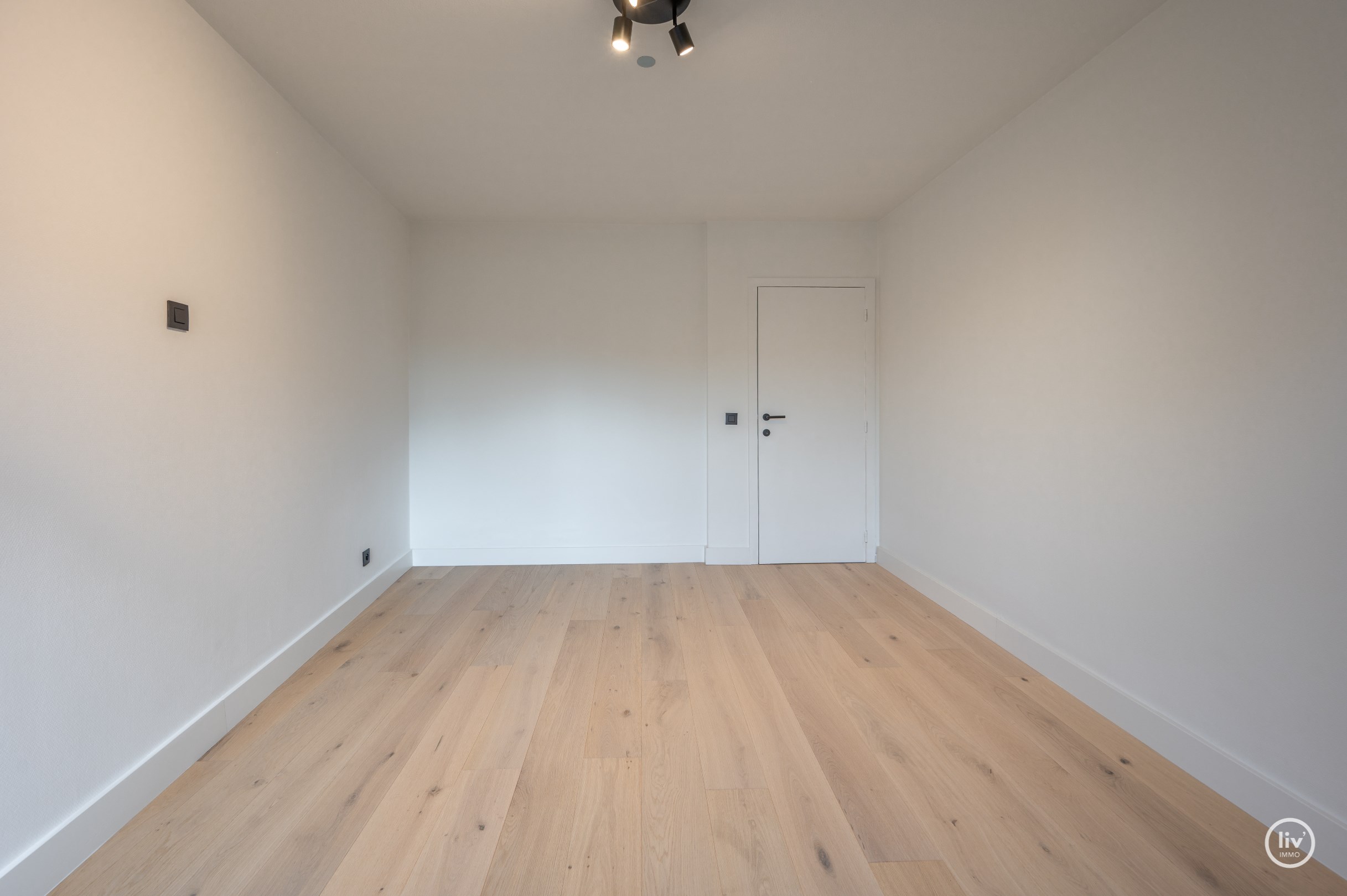 Appartement spacieux en angle situé près de l'avenue Lippens, de la gare et du Duinenwater. 