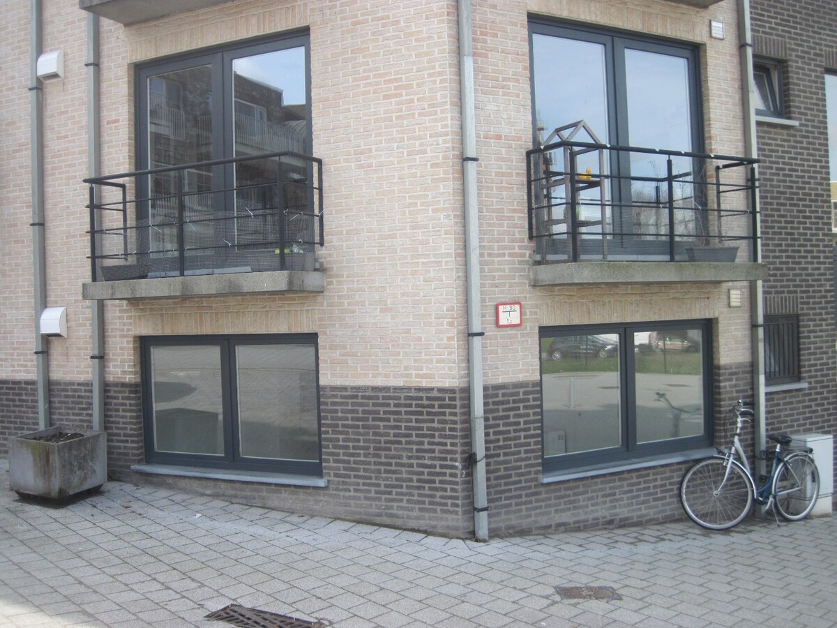 Uitstekend gelegen appartement. Geen vaste kosten ! 
