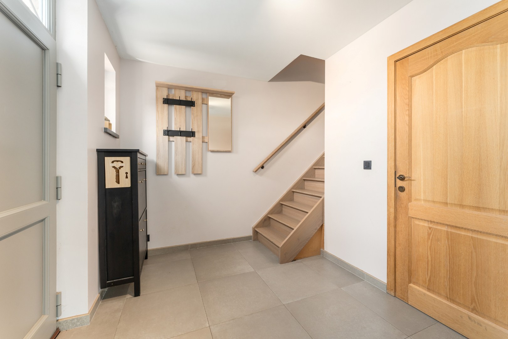 Ruime en recente halfopen bebouwing met 3 volwaardige slaapkamers 