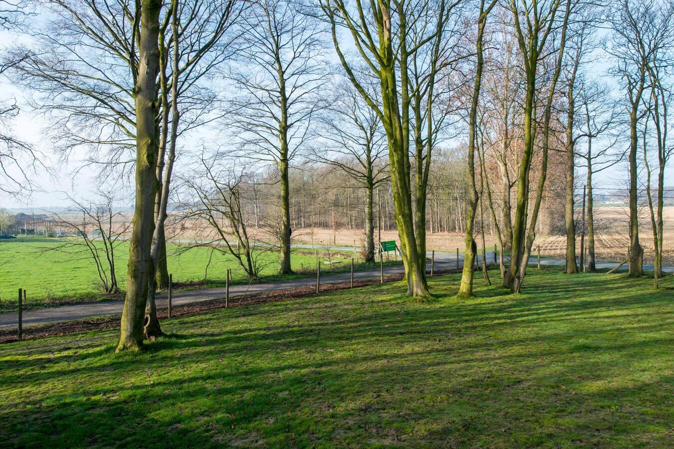 Uitstekend gelegen villa met prachtige vergezichten op 1ha28a21ca 