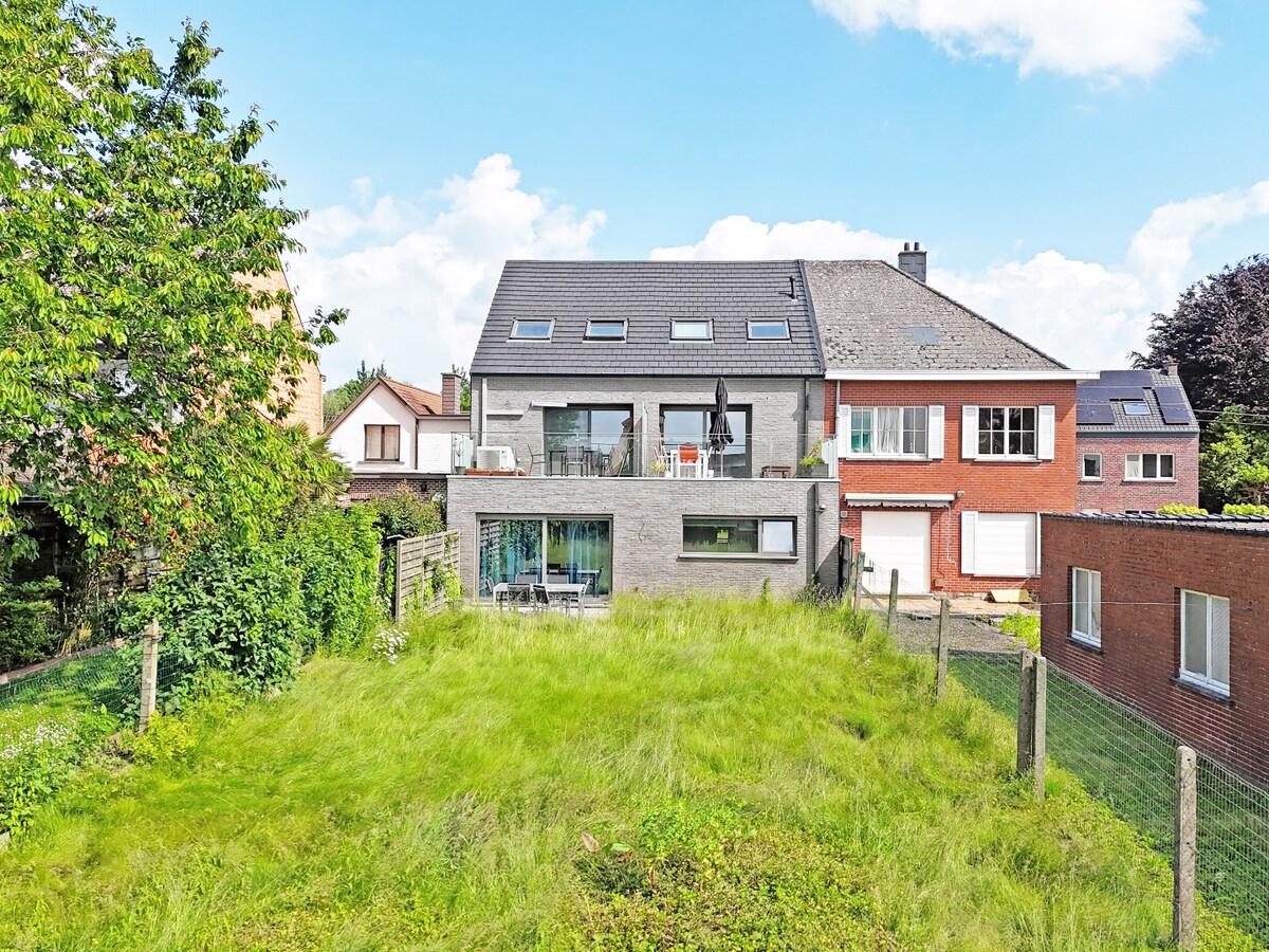 Recent (2017) gelijkvloers appartement met grote tuin te Ophasselt 