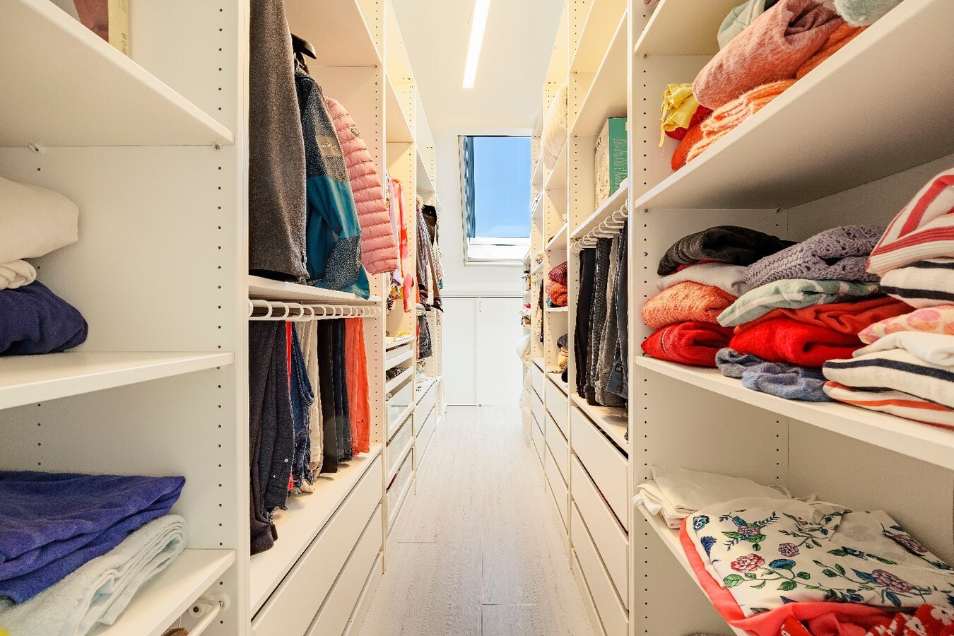 Knap gerenoveerde woning met uitzonderlijk lichtinval in het hartje van Heist 