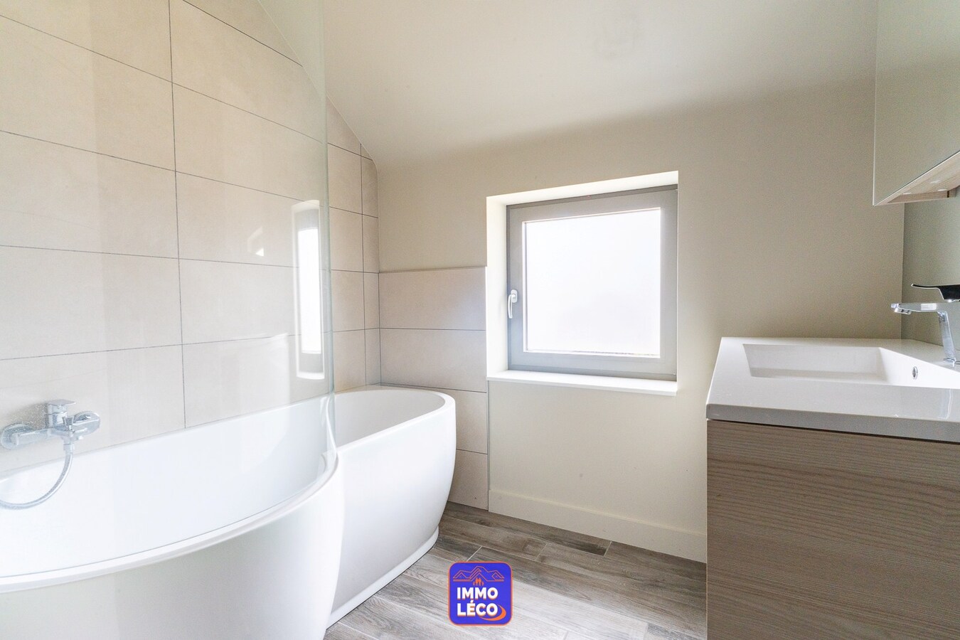 Appartement moderne avec parking privé, dans un clos résidentiel prisé ! 