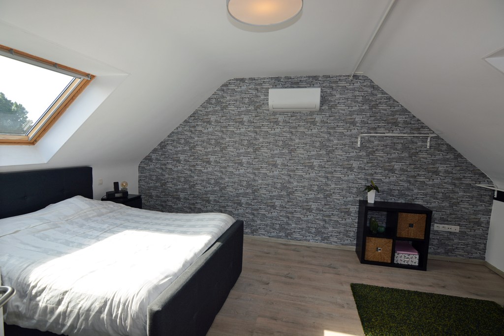 Energiezuinig duplex-appartement met 2 slpk, terras en carport met berging. 