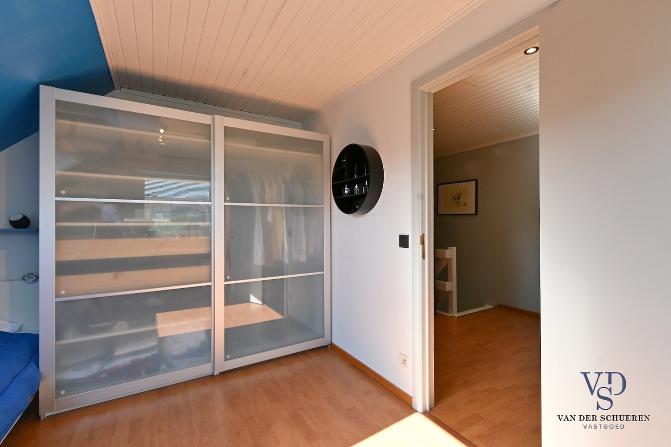 Tijdloze villa met zwembad in residentiële wijk 