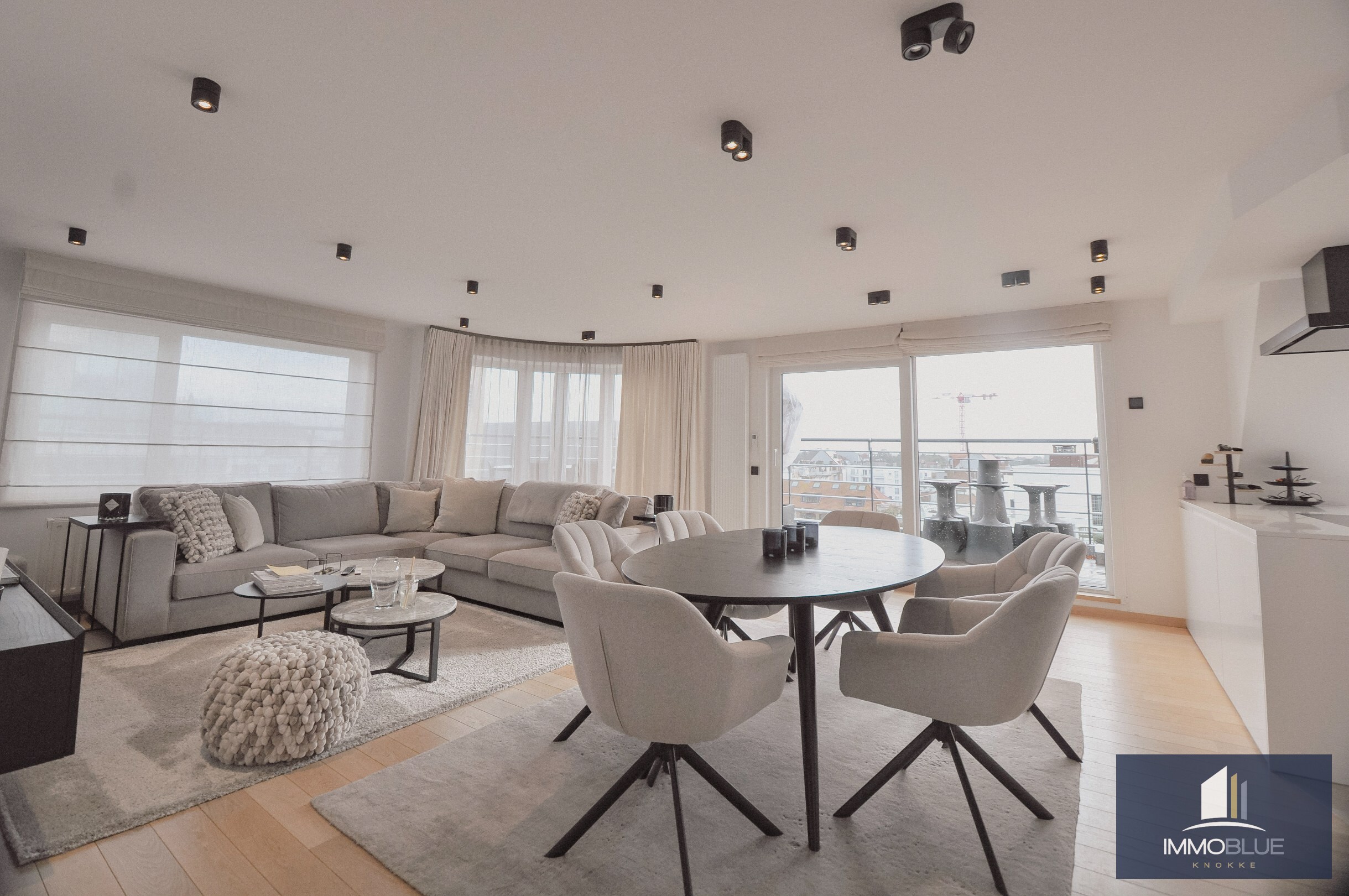 Uniek duplexappartement/penthouse met een weids uitzicht. 