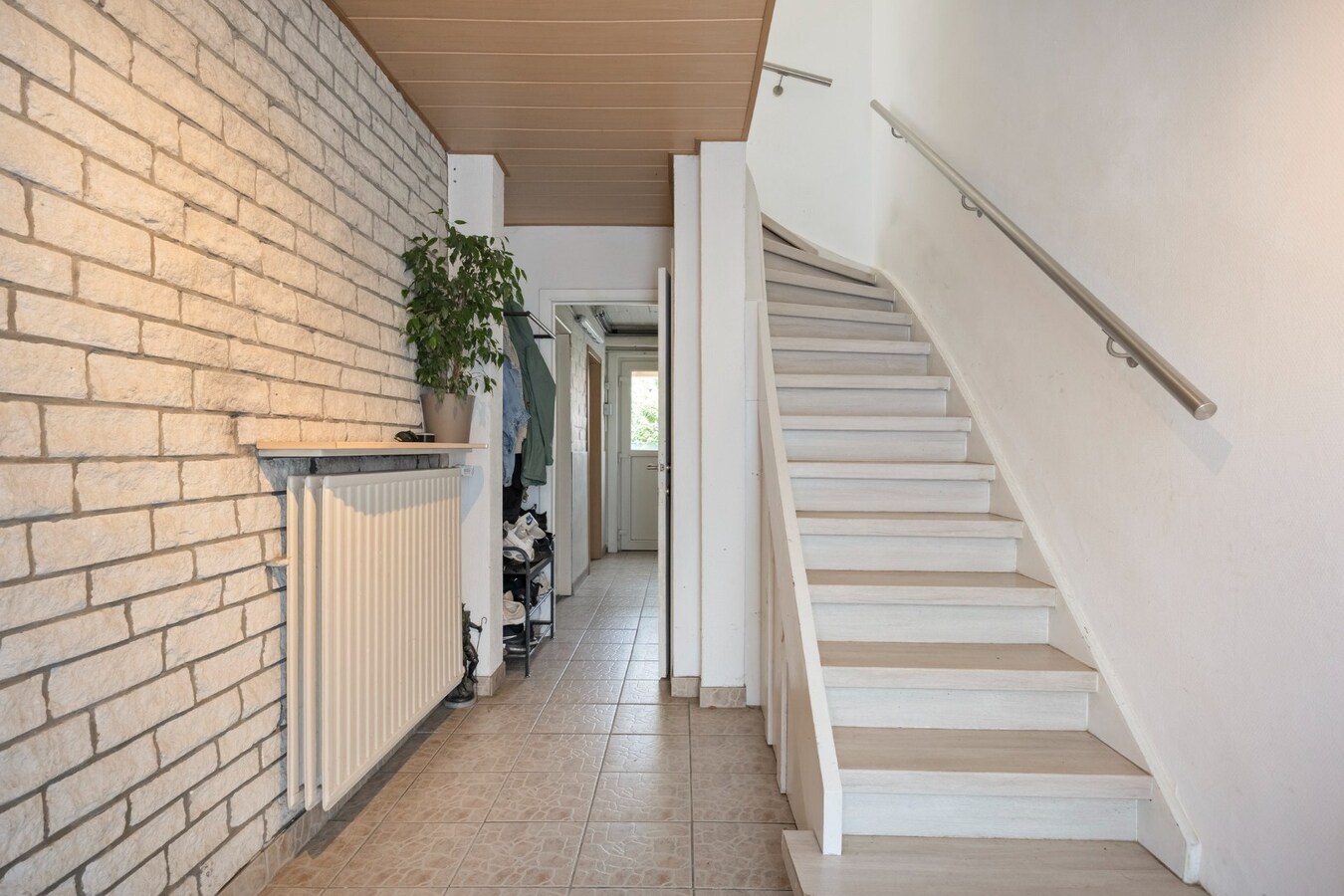 Instapklare woning met garage en tuin te Edegem 