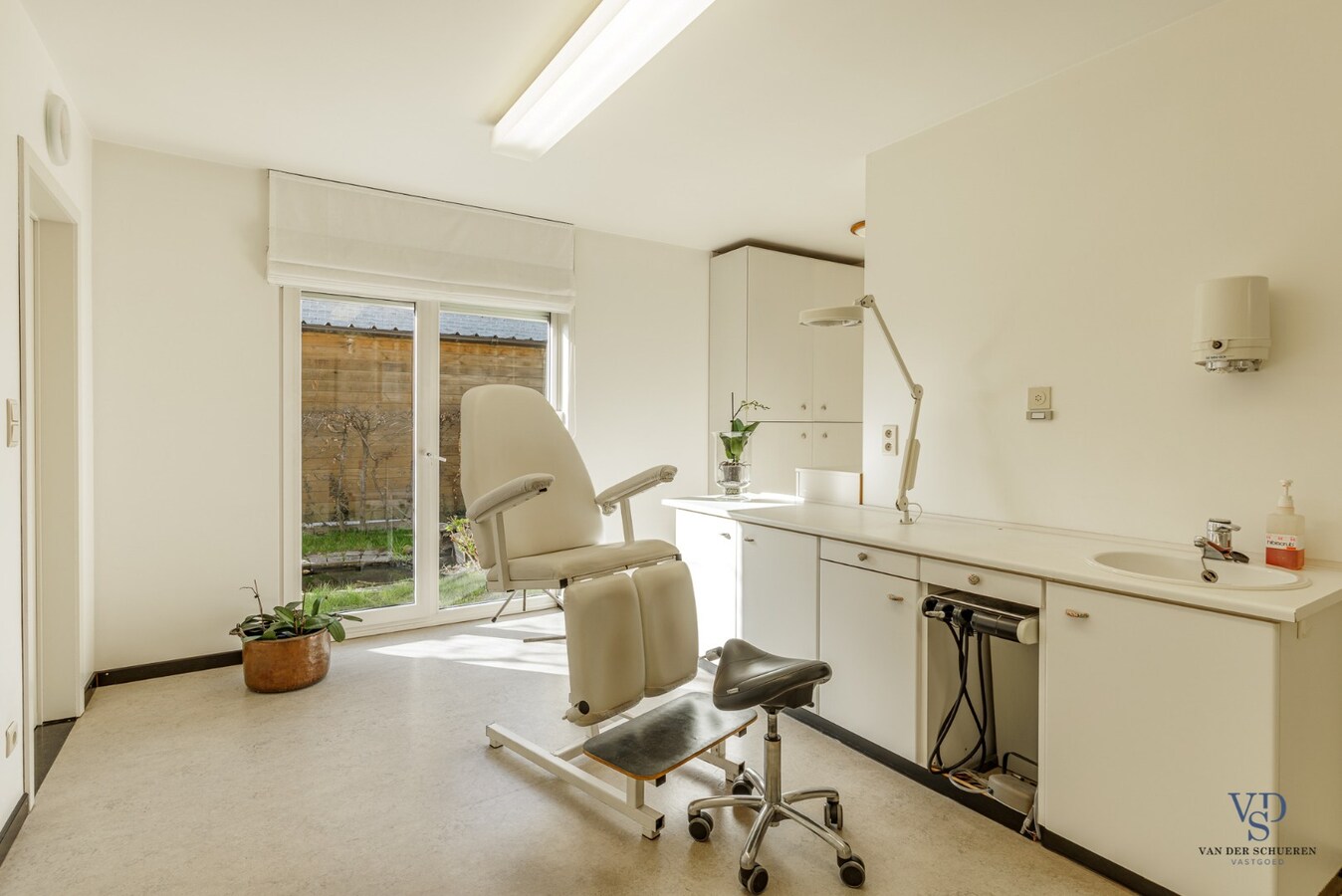 Tijdloze villa met praktijkruimtes 