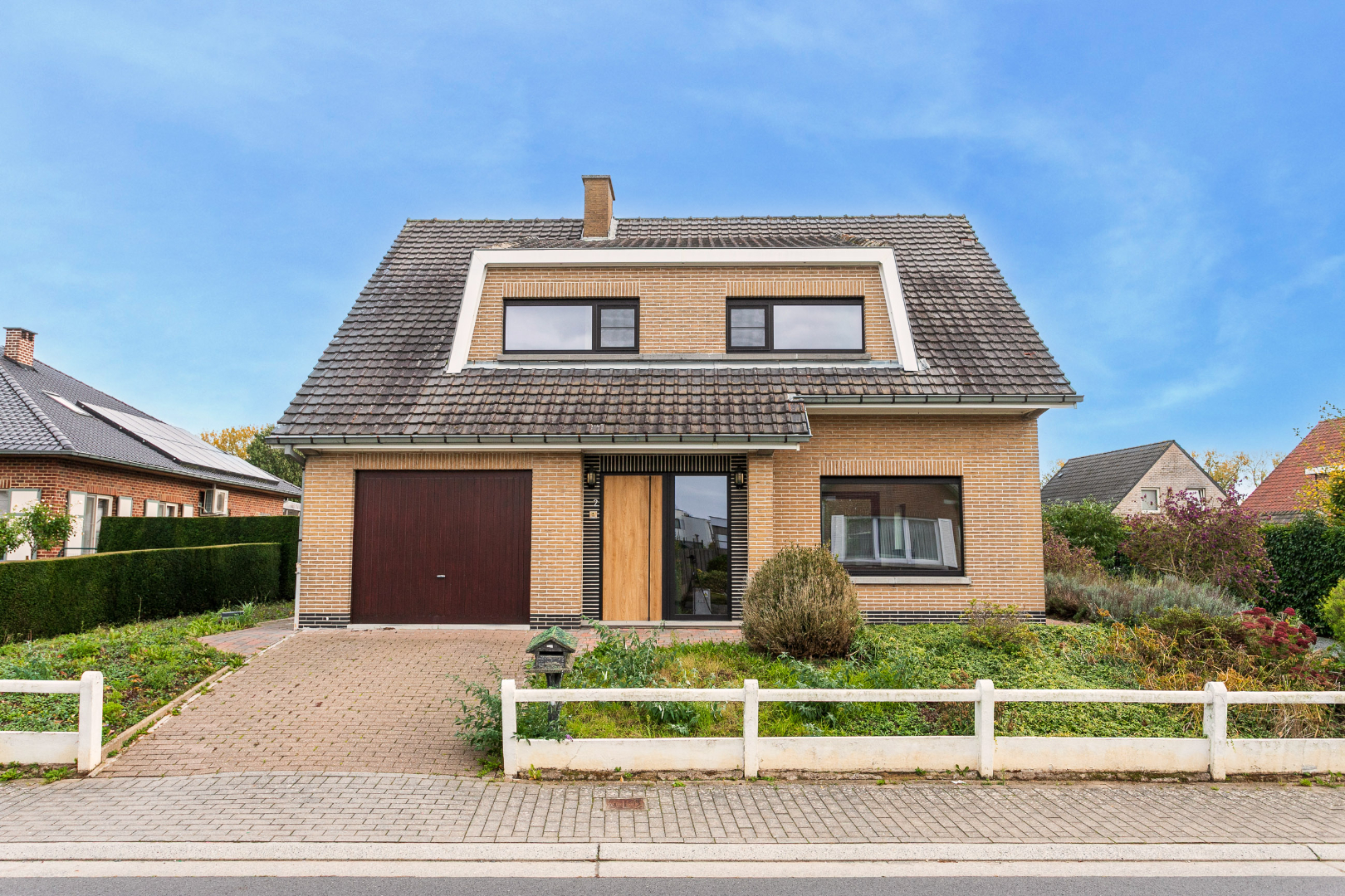 Ruime woning te Pajottegem met 4 slpks, garage en tuin op +-10a! 