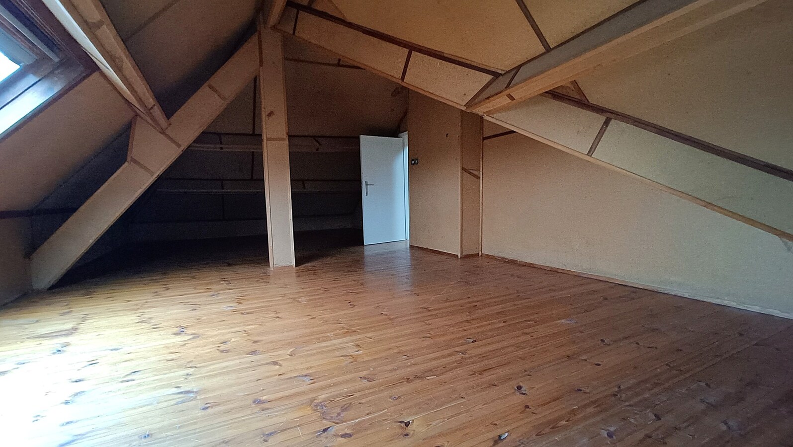 Ruime villa met garage en tuin 