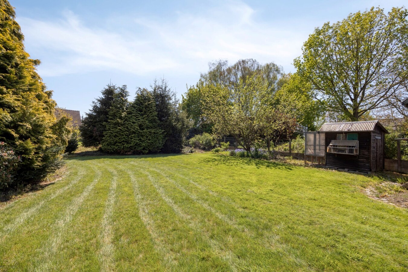 Instapklare bungalow met zuidtuin, garage en rust in Outgaarden 