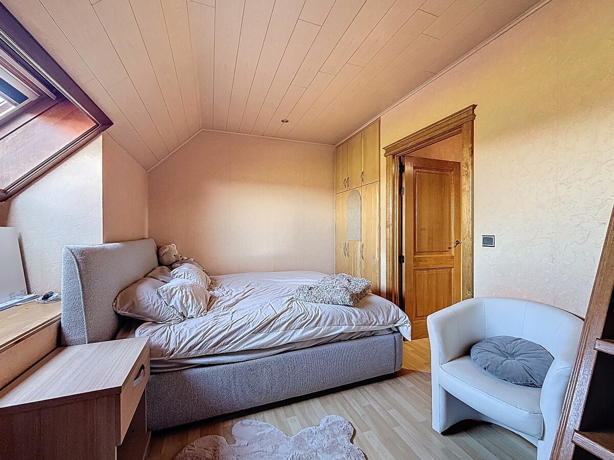 Ruime HOB met veel opslagruimte/garage te Zwalm 