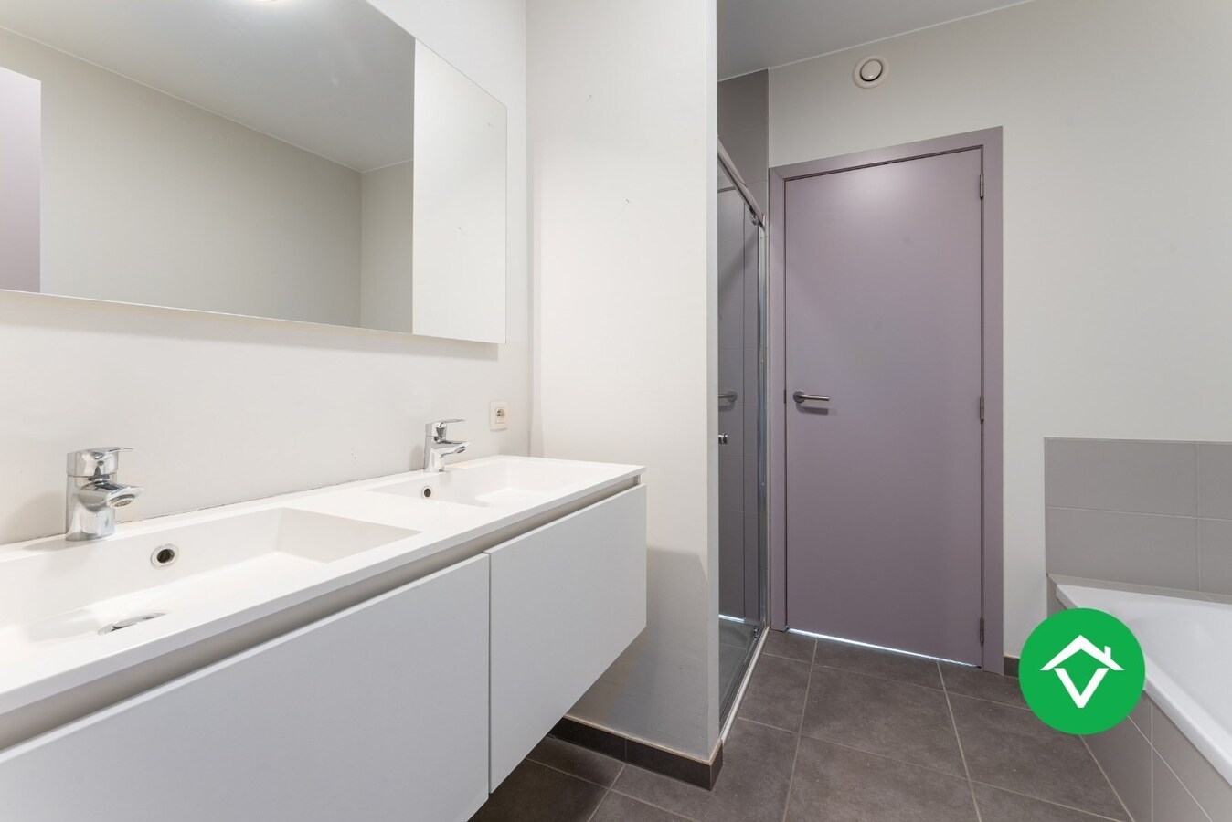 Instapklaar appartement met 2 slaapkamers en grote terrassen te Leke 