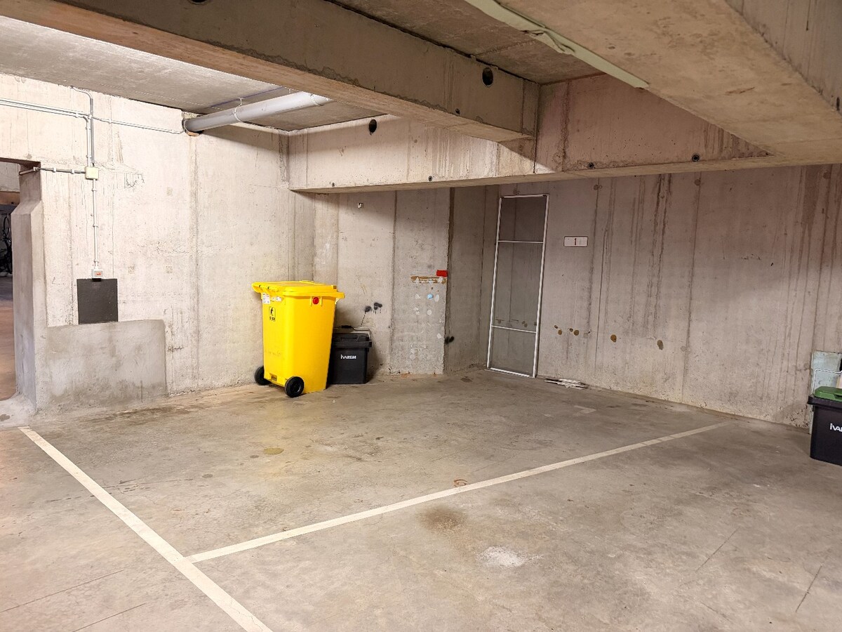 Volledig gerenoveerd en instapklaar appartement van 100 m² met grootte leefruimte en terras — centrum Bonheiden 