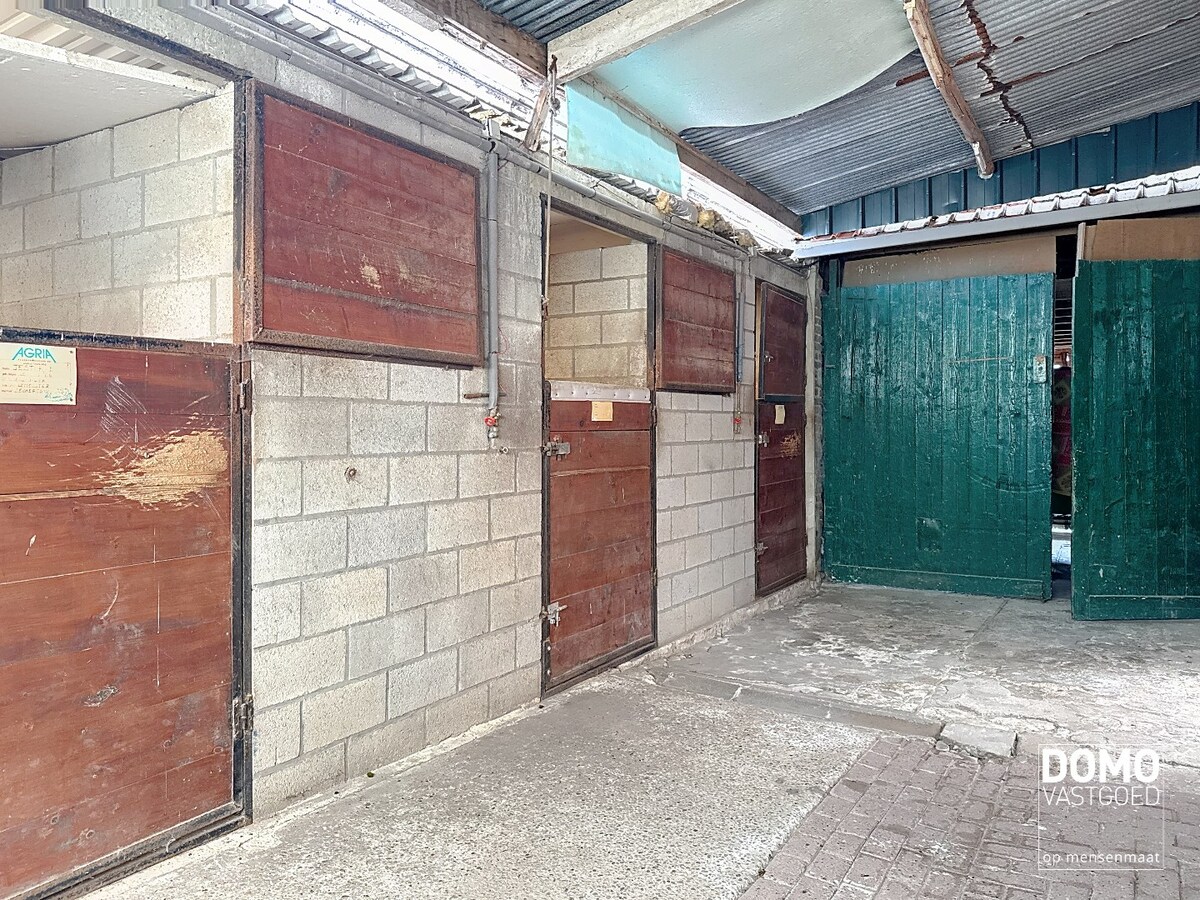 RUSTIG GELEGEN BOUWGROND MET EEN PRACHTIG GROEN UITZICHT TE WELLEN 