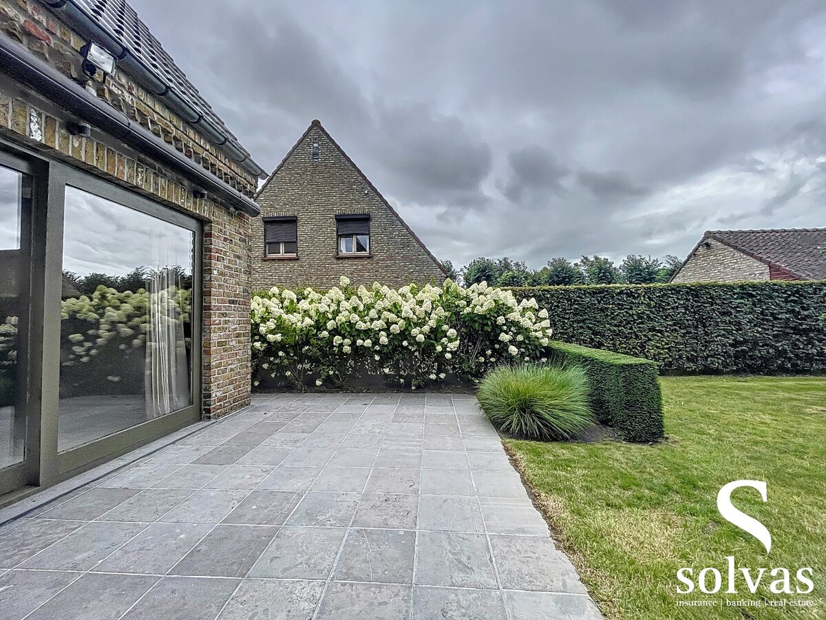 Ruime villa met prachtige tuin! 