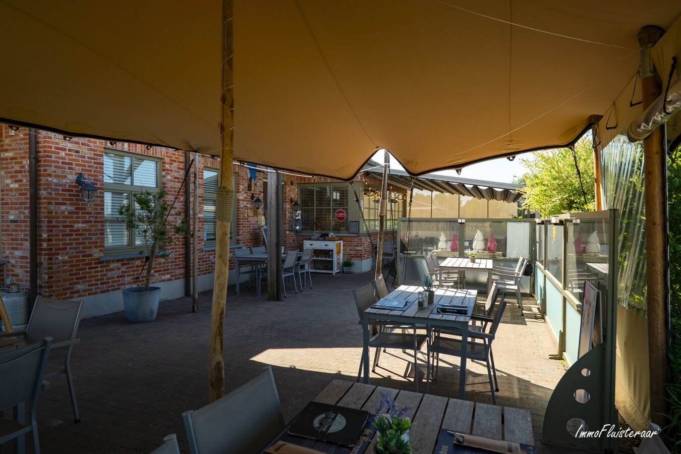 Unieke eigendom met paardenaccommodatie op 33.647 m² in Menen 
