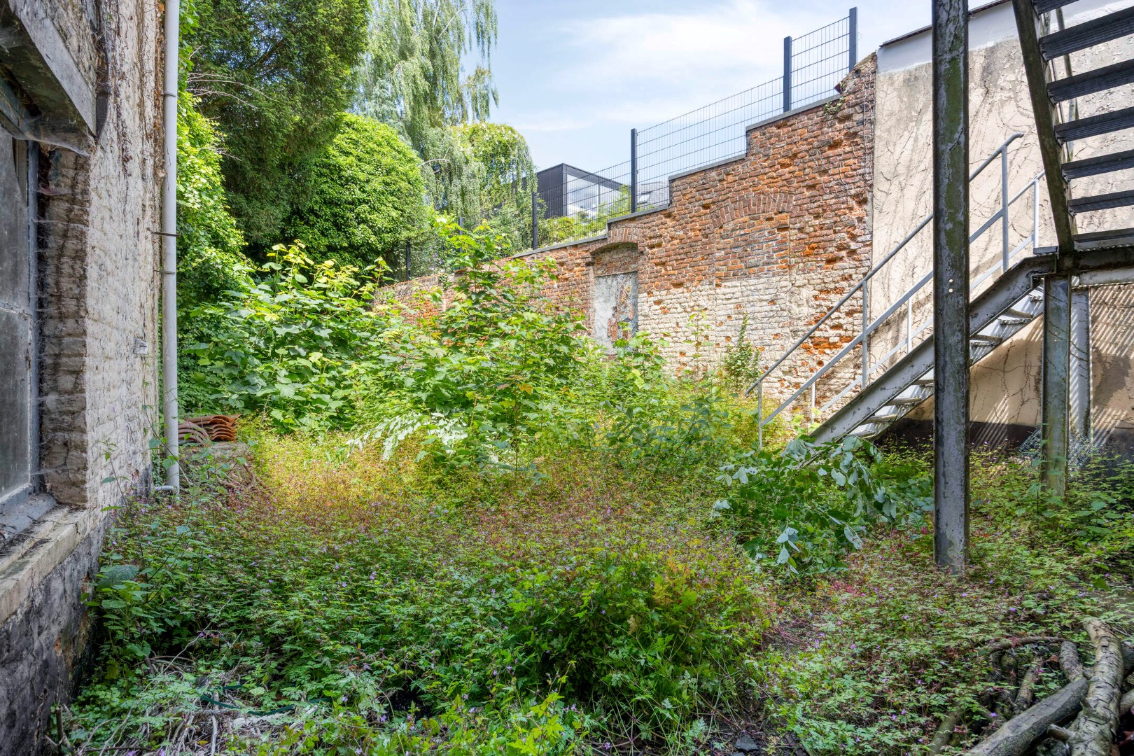 Te renoveren woning met stadstuin in hartje Halle 