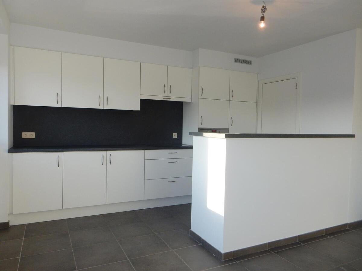 Vernieuwd appartement met 2 slaapkamers 