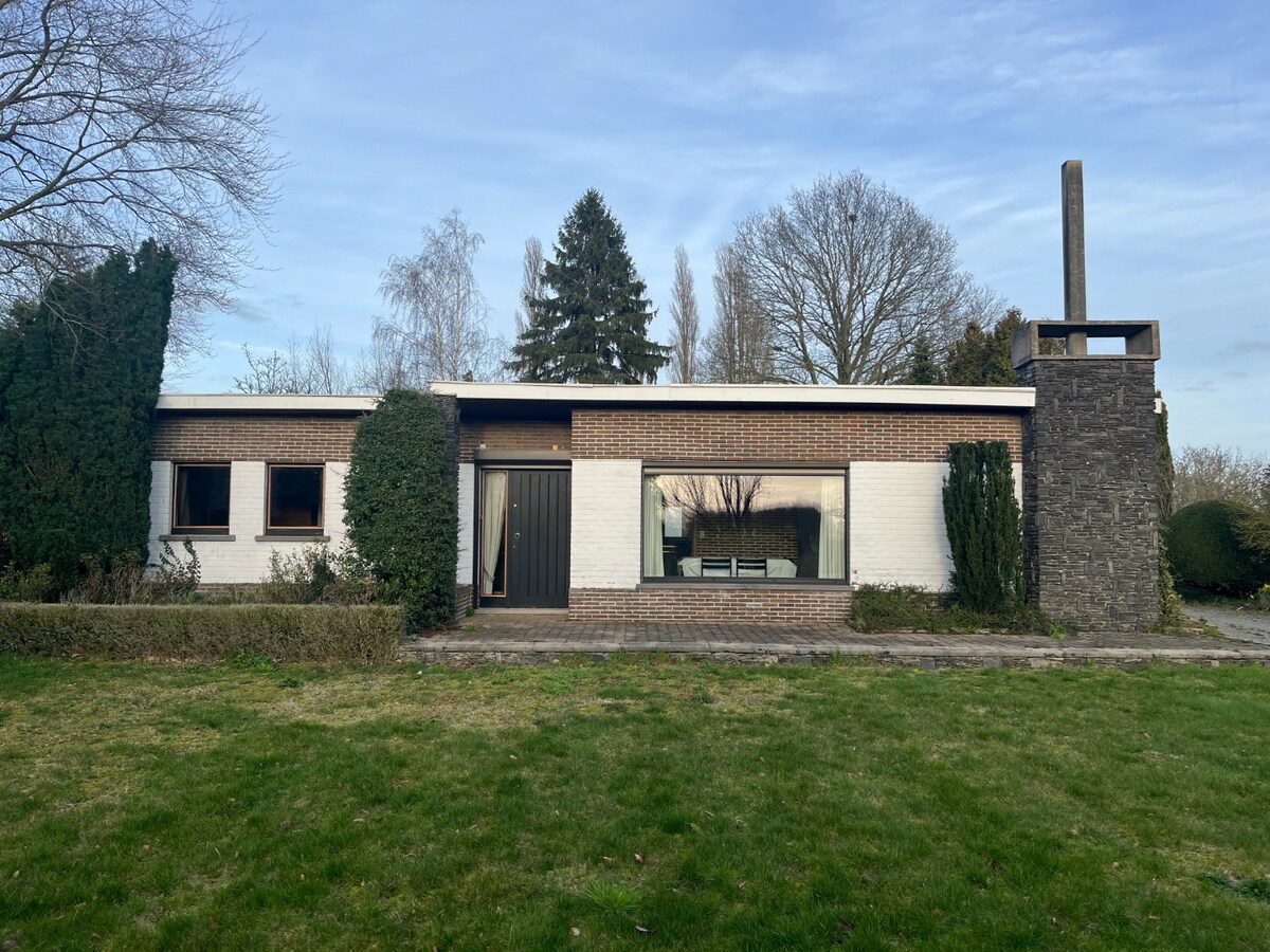 Ruime bungalowwoning. 