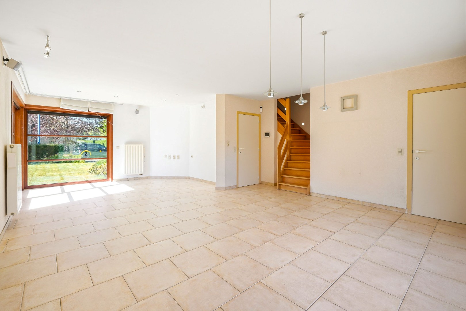 Ruime villa met 5 slaapkamers op 1082 m² te Oostduinkerke, gelegen vlakbij het natuurreservaat Hannecartbos. 