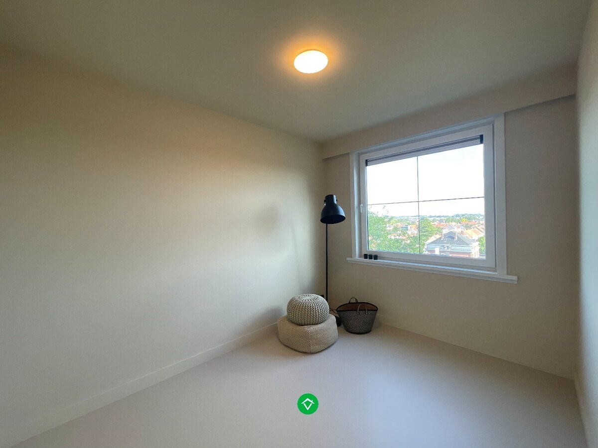 Prachtig ingericht appartement met 2 slaapkamers en terras te Roeselare 