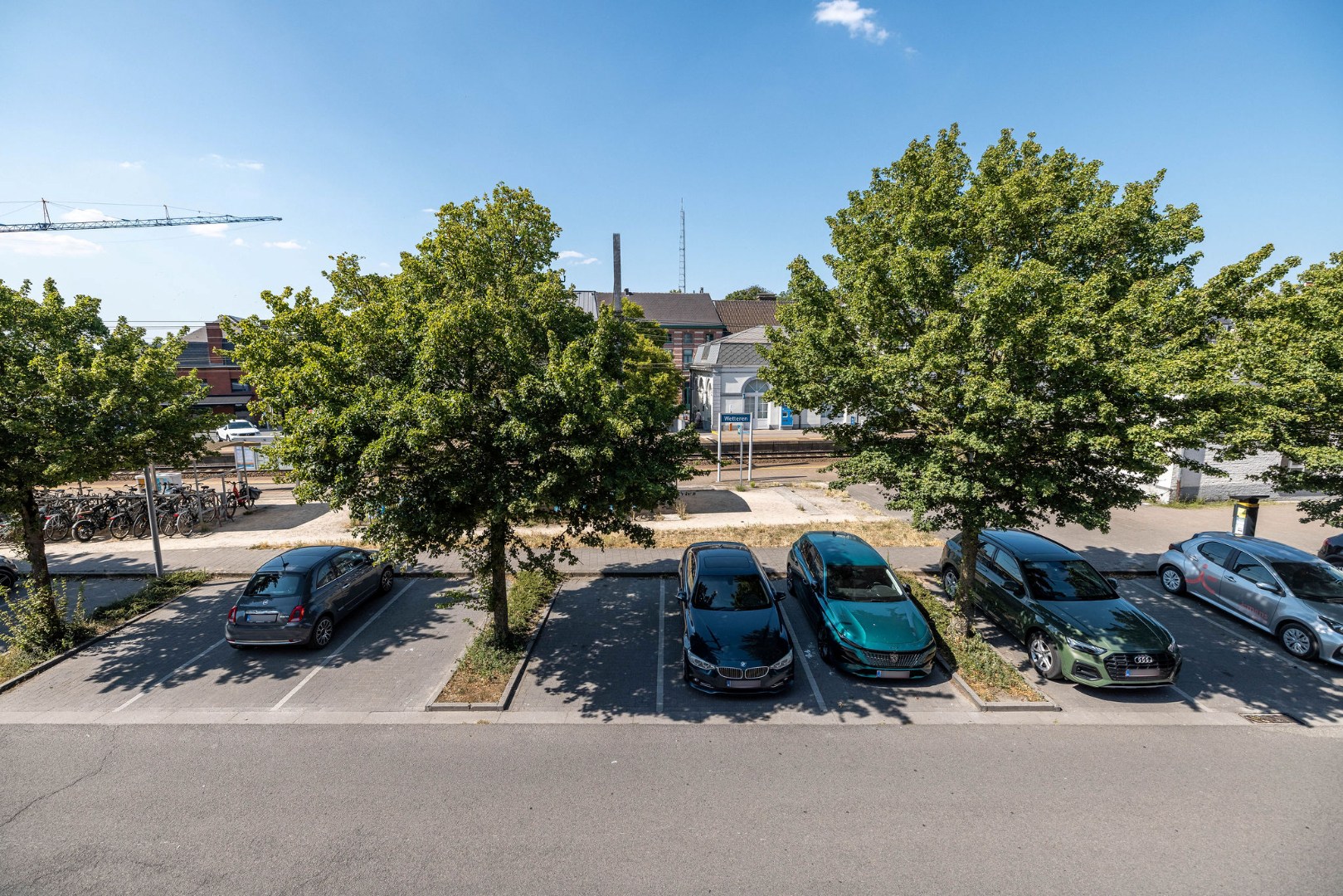 Instapklaar duplexappartement met ruim terras op centrale ligging te Wetteren 