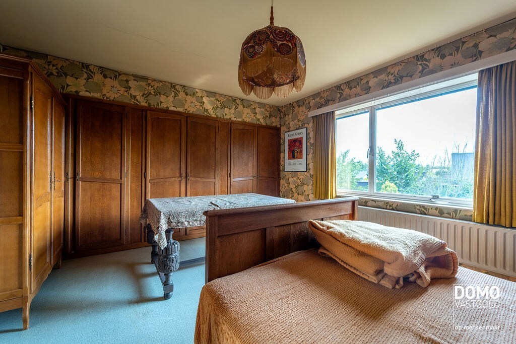 KARAKTERVOLLE, RUIME WONING MET 4 SLAAPKAMERS EN ZONNIGE TUIN TE STOKROOIE 