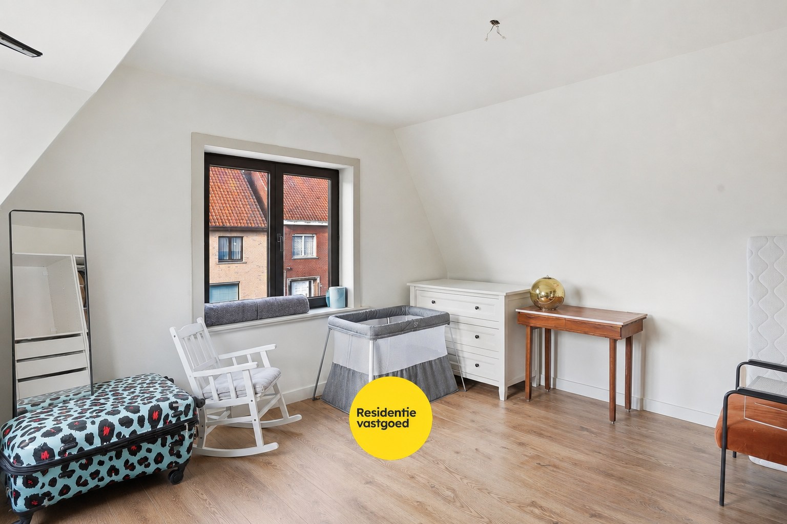 Alleenstaande woning met prachtige uitbouw in centrum Veldegem 