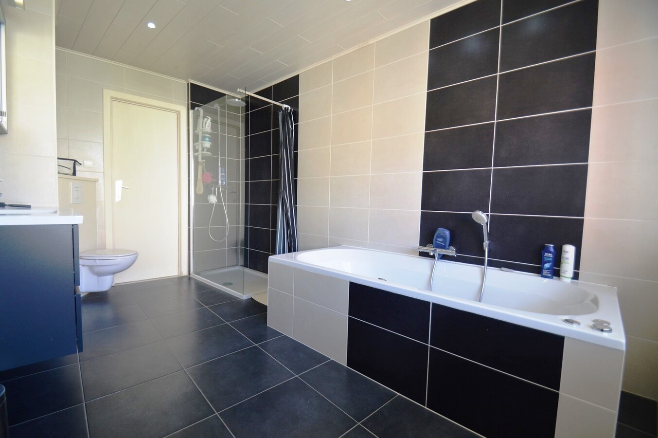 Volumineuze, lichtrijke bel-étage nabij het strand - Heist 