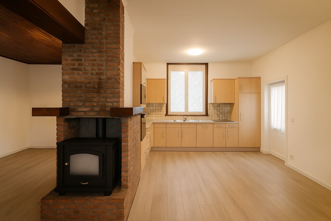 Uniek handelshuis met voormalig café en twee duplexappartementen te koop op toplocatie in het hart van Sint-Niklaas! 