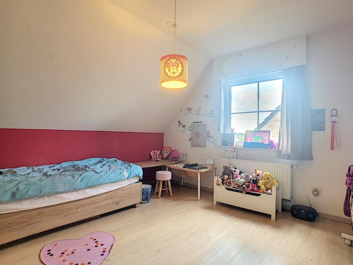 Recente halfopenbebouwing met 4 slaapkamers - Moerkerke 