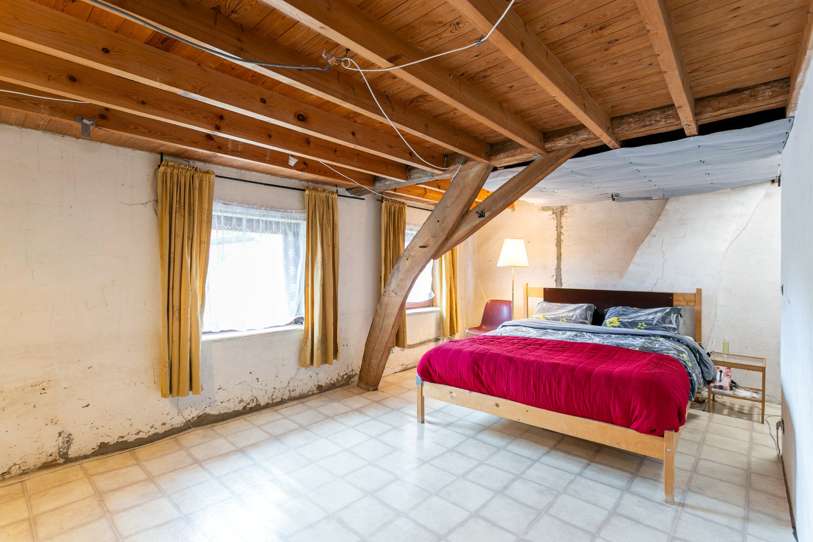 Unieke eigendom met twee woningen op een ruim perceel van 3.130 m² te Galmaarden 