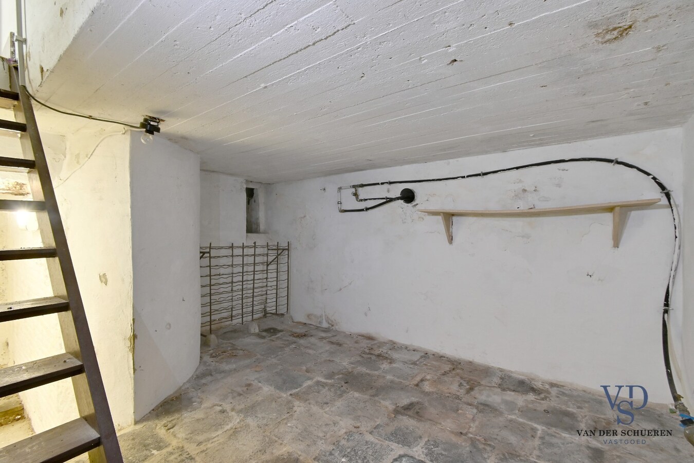 Te renoveren woning in centrum Balegem. 