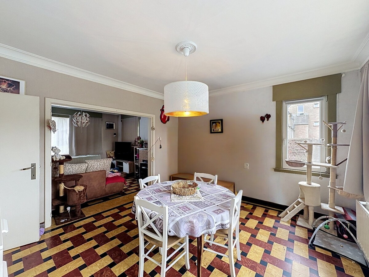 Woning met veel opbergruimte te Zomergem! 