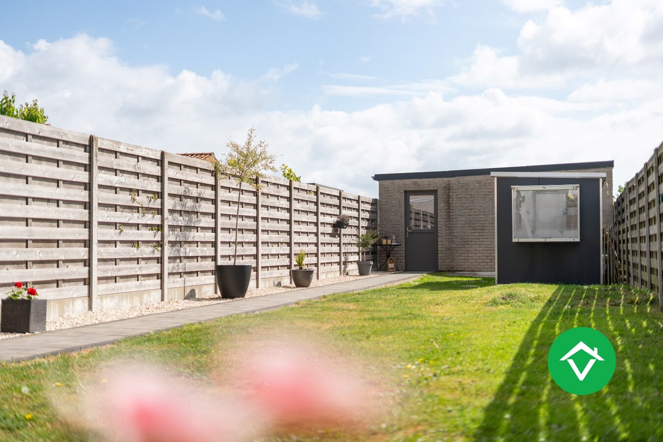 Instapklare, recente woning (2018) met 4 slaapkamers en garage in hartje Koekelare. 