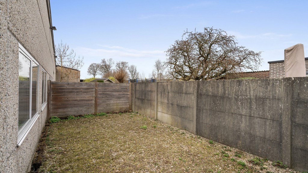 Bedrijfspand met optioneel woonst te huur in Dikkelvenne