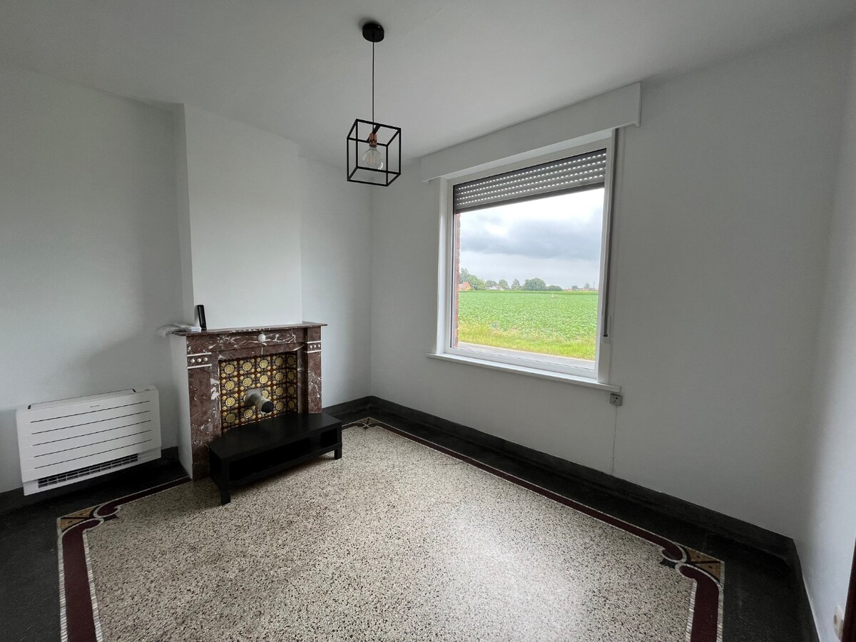 Knusse Half Open Bebouwing 